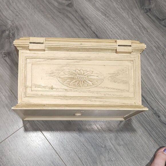 Vintage Learner Sewing Box - Picture 6 of 8